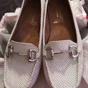 Aerosoles Nuwsworthy loafers flats white snake 9